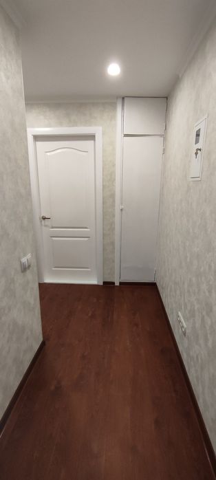 Поклейка обоев, укладка ламината.