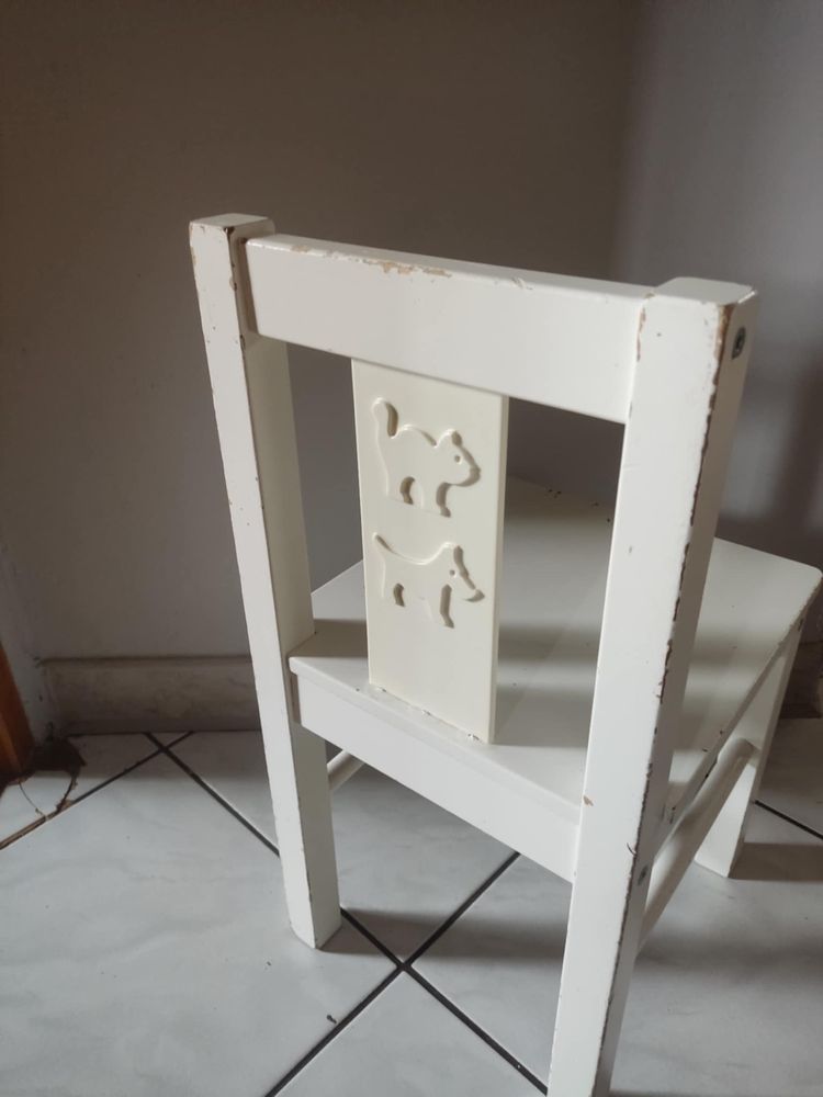 Białe drewniane krzesełko dla dzieci IKEA kritter