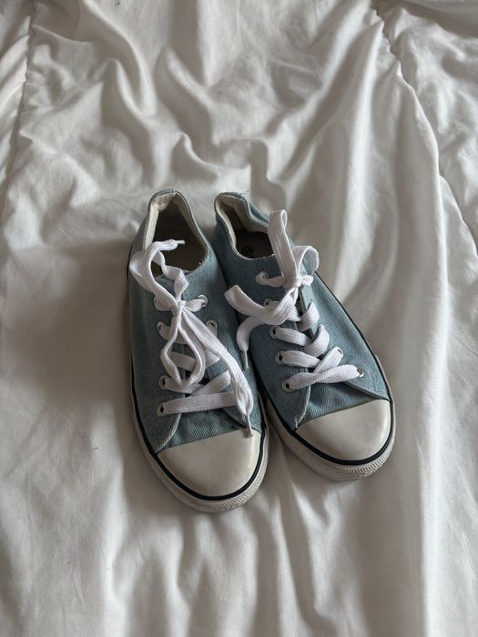 Tenis com atacadores