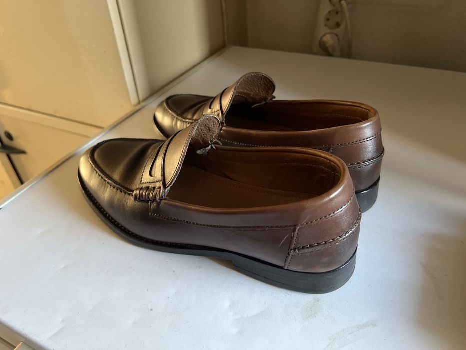 Sapatos de pele genuina