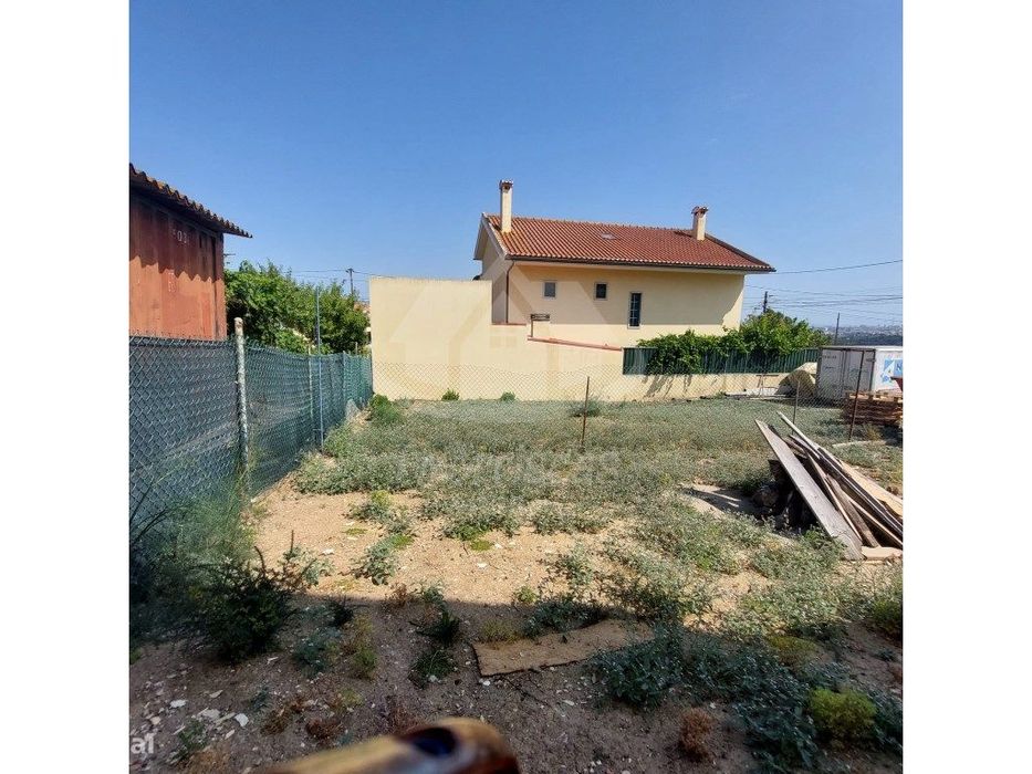 Terreno com 305 m² no Bairro dos Troviscais em São João da Talha