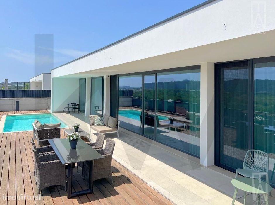 Moradia contemporanea de luxo em Alcobaça