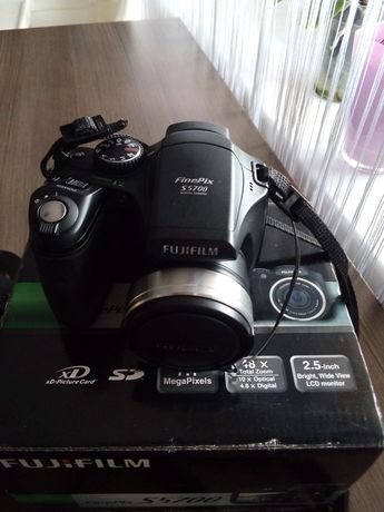 Sprzedam aparat Fujifilm S5700