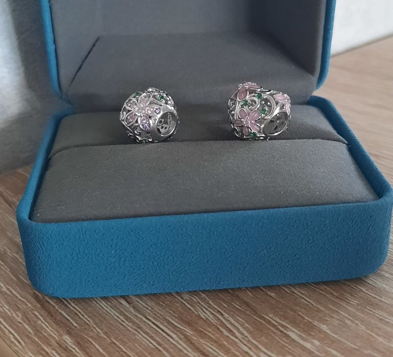 Zestaw dwóch nowych srebrnych zawieszek typu Pandora charms s925