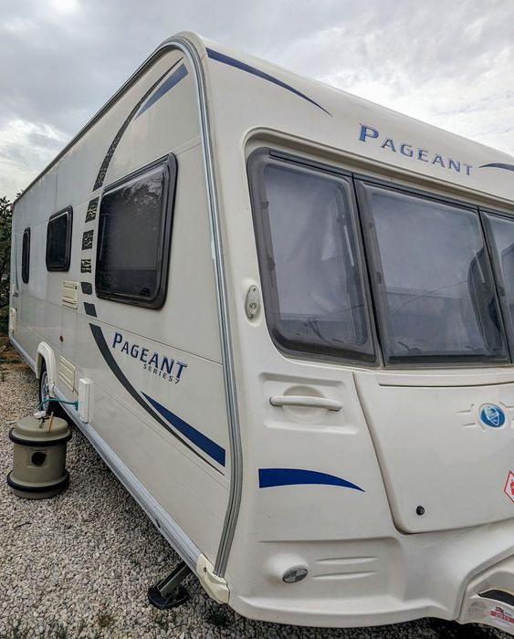 Caravana,de luxo ,quarto separado,levo ao local