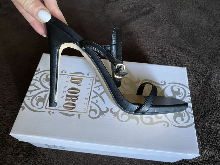 Босоножки на каблуке. Женская обувь.