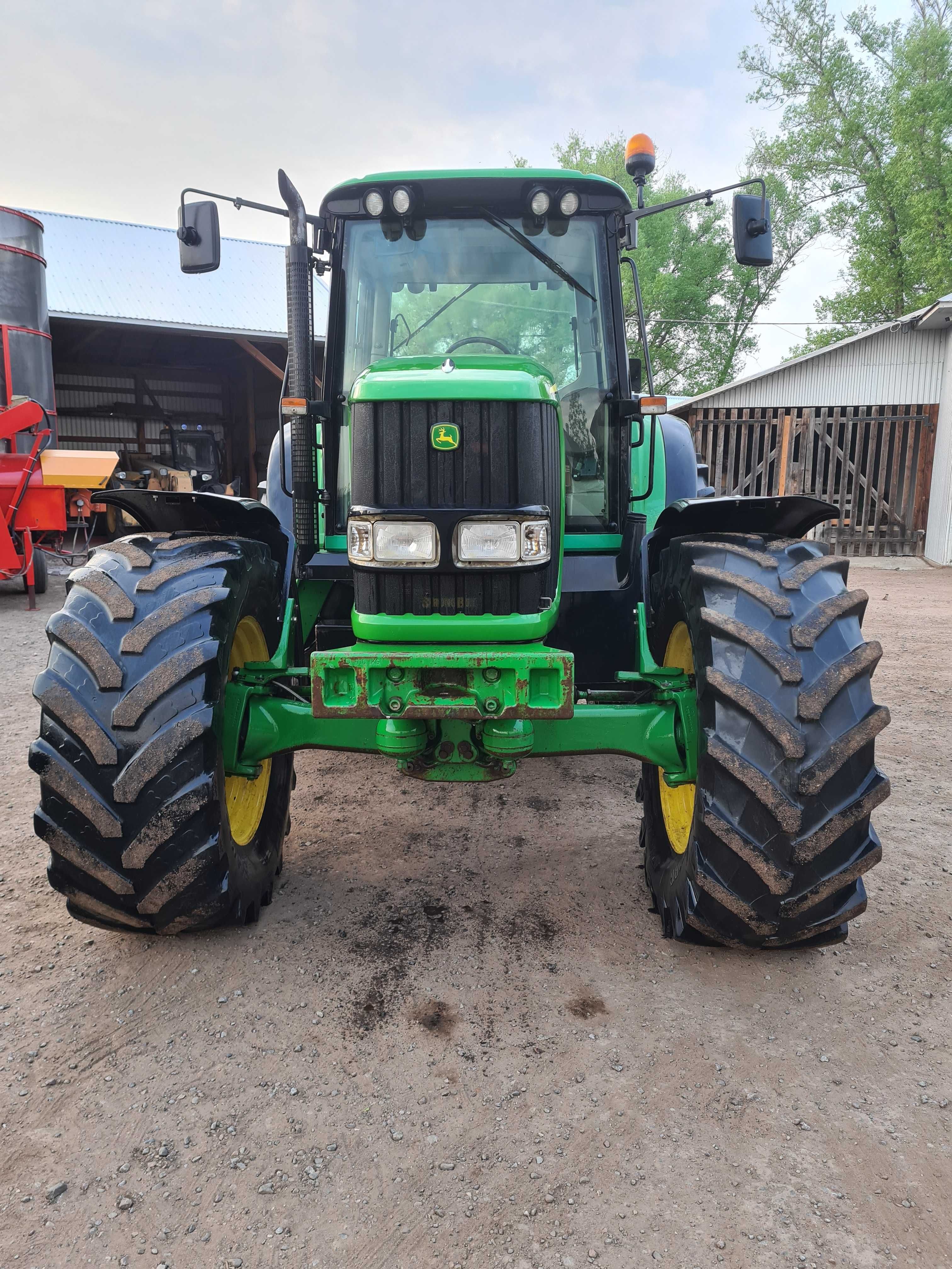 Трактор John Deere 6920