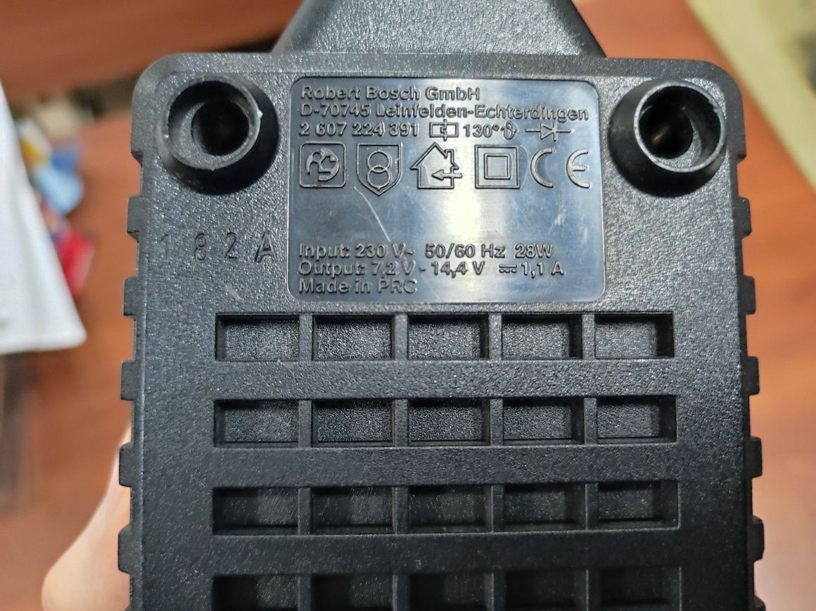 Зарядний пристрій для акумуляторів Bosch