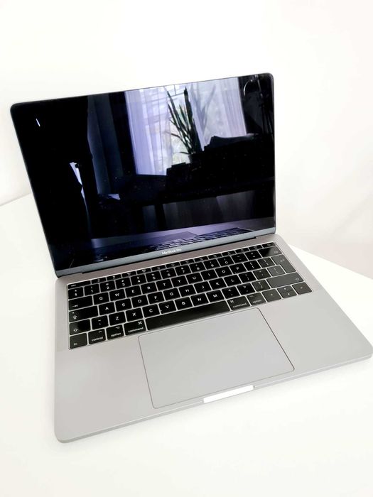 Macbook Pro 13 - APPLE