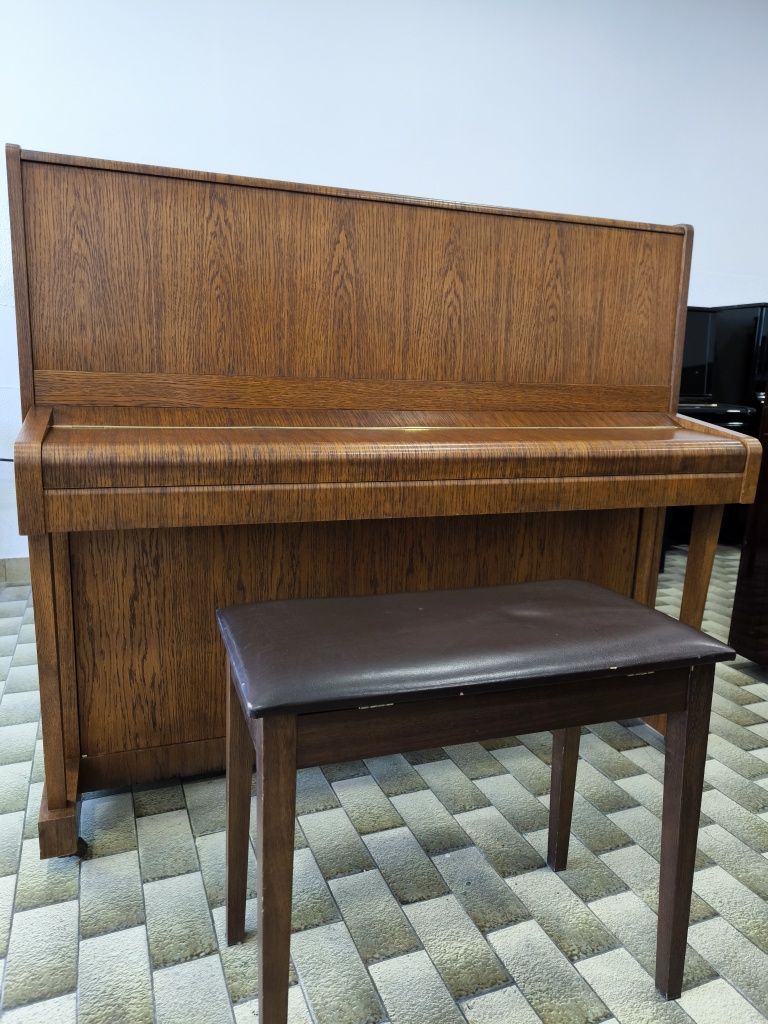 Piano Petrof P125