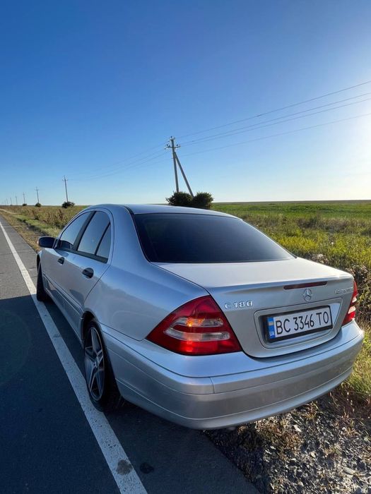Mercedes c 180.