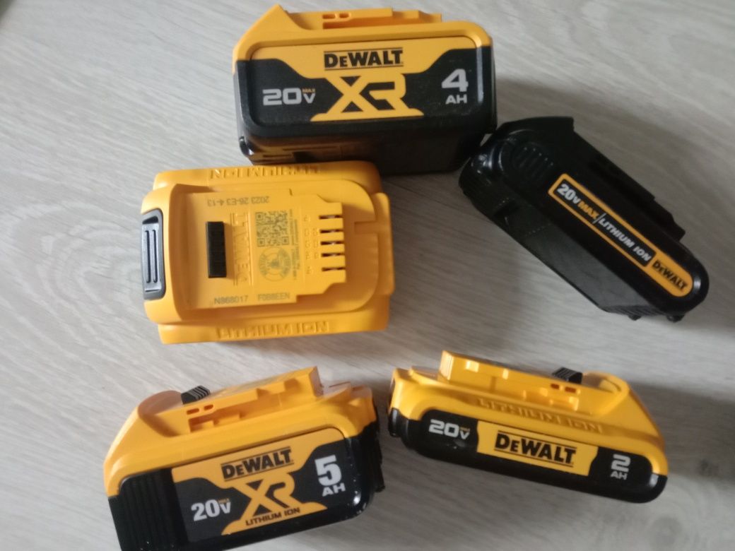 Продам безщітковий лобзик Dewalt DCS334B