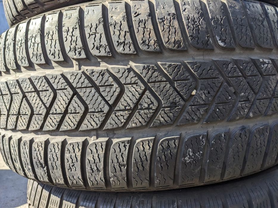 255/35R20 Pirelli