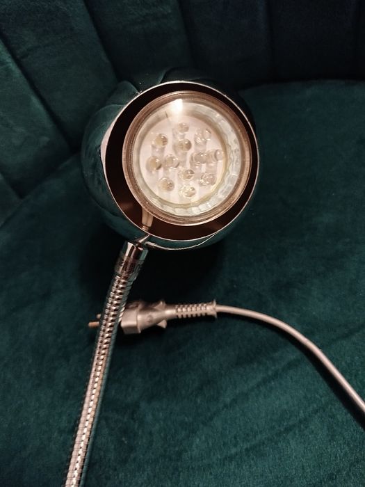 Halogenowa nocna  lampka ścienna