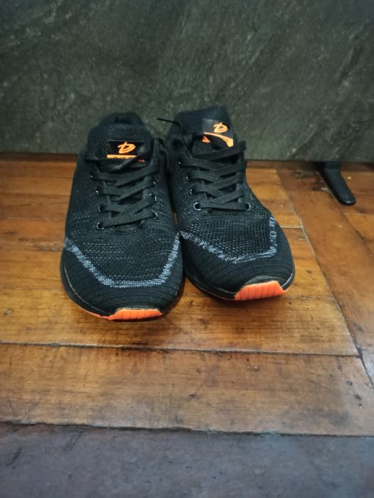 Кросівки виробництва В'єтнам