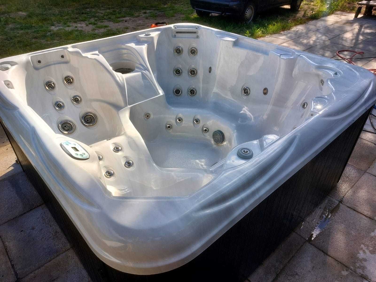 Jacuzzi Artesian Spas 850L Deluxe USA | 6 os. | LED | Po serwisie
