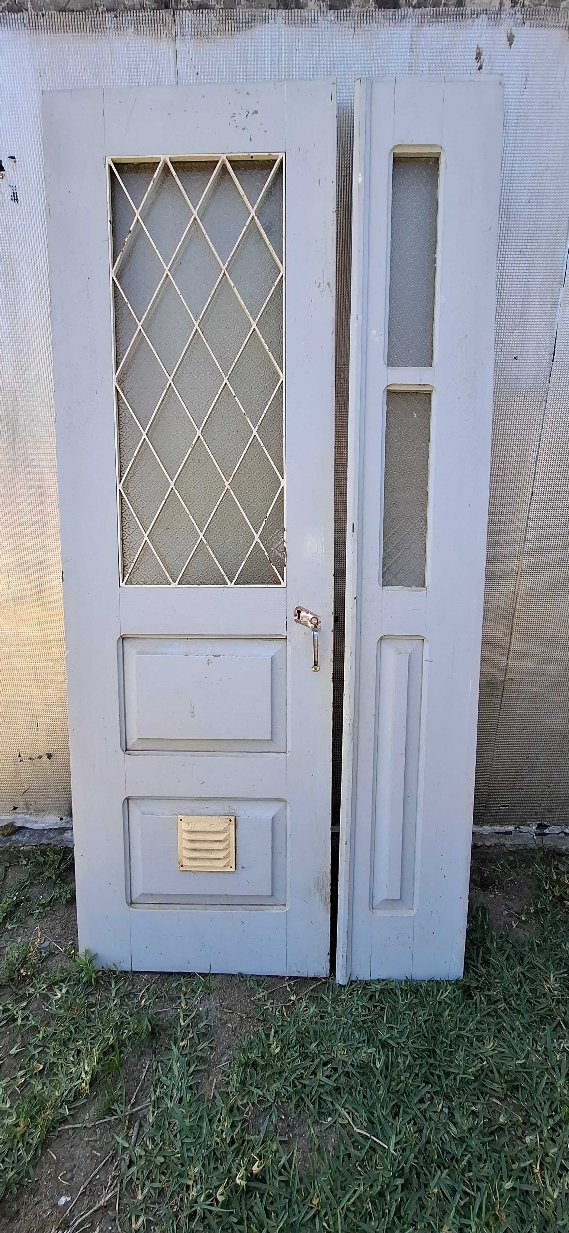 Porta exterior com vitral