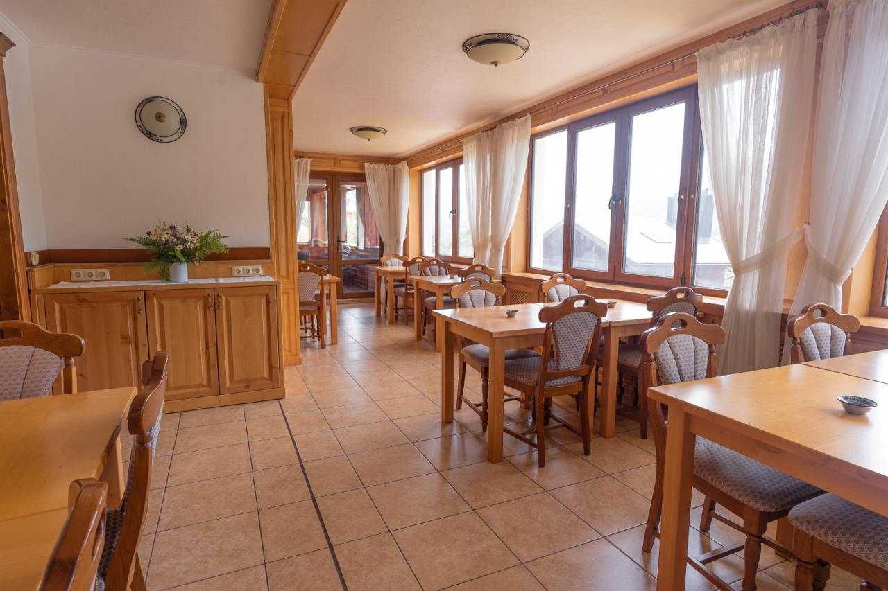 Продається будинок у серці Карпат зі СПА та критим басейном