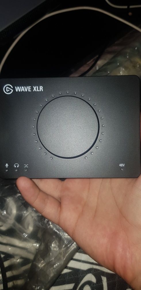 Elgato Wave XLR usado com suporte