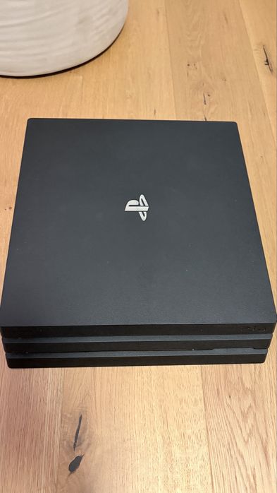 PS4 Pro 1TB – Konsola w IDEALNYM STANIE!