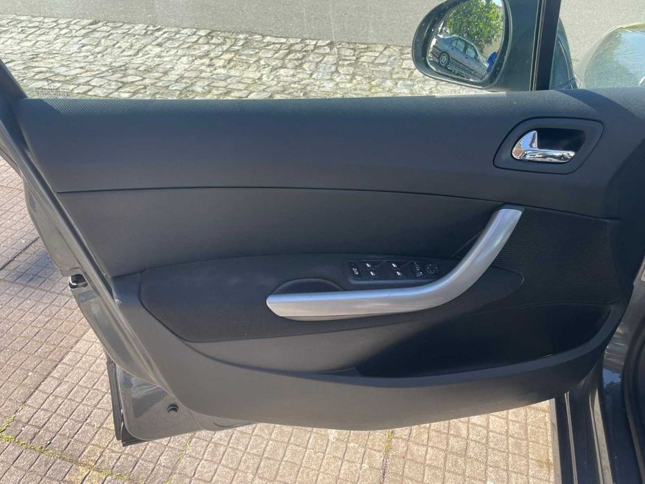 Peugeot 308 SW 1.6 HDI – 7 Lugares, Teto Panorâmico, Isofix