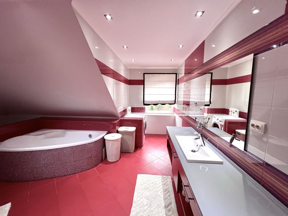 Продаж чудового будинку біля лісу