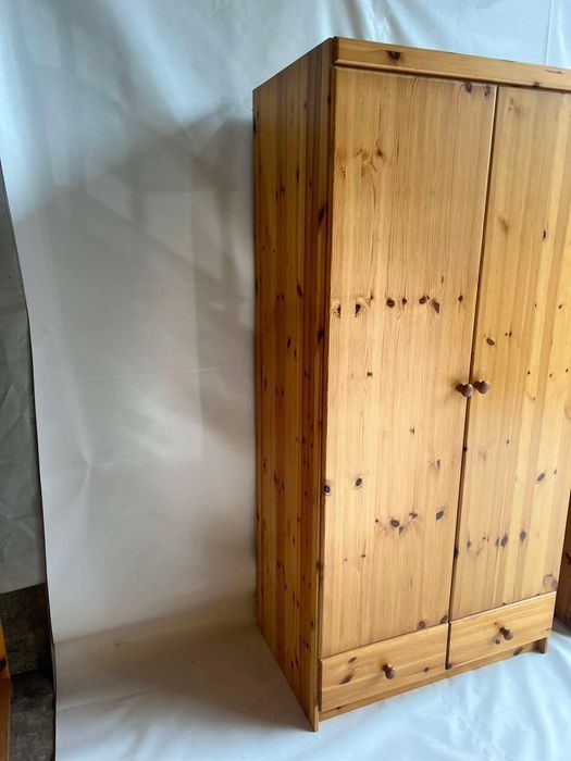 Komoda z litego drewna - szafa