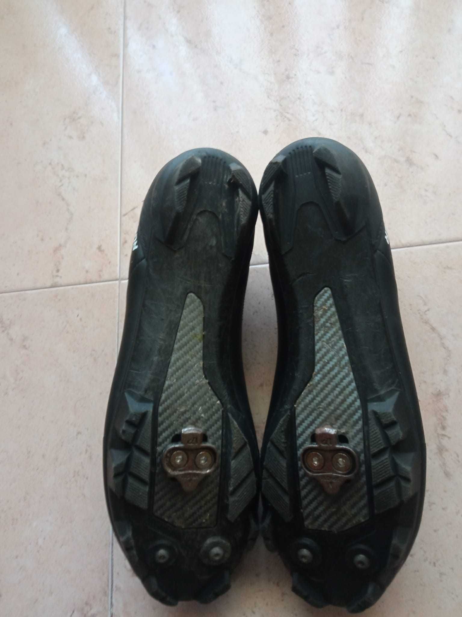 Vendo sapatos BTT tamanho 43