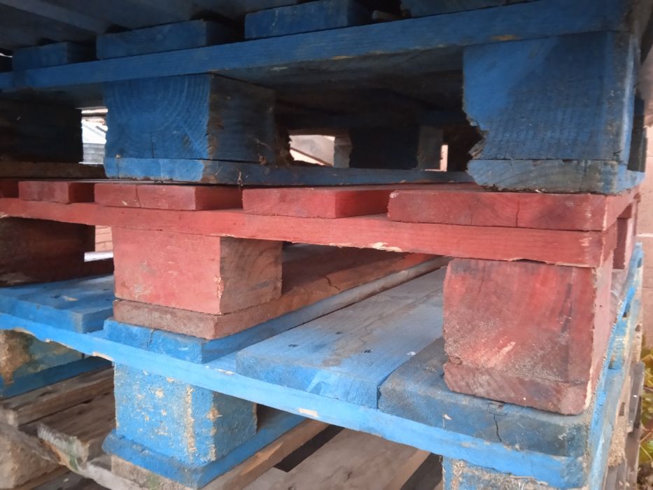 Продам поддоны б/у в хорошем состоянии.