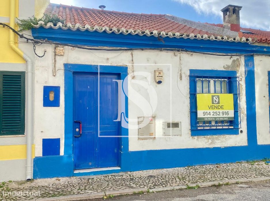 Prédio urbano com projeto aprovado para habitação na zona histórica do