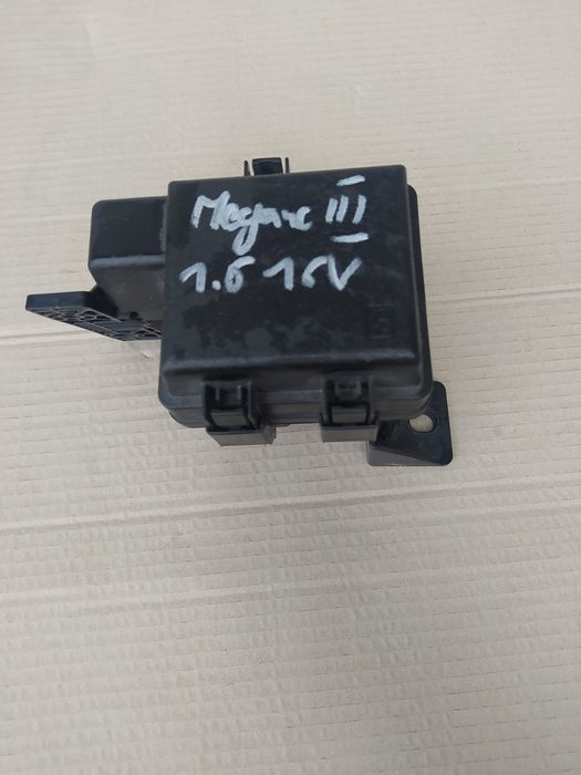 Obudowa skrzynki bezpieczników, przekaźników Mégane III 1.6 16v