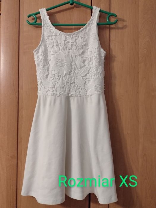 Sukienka biała koronkowa Sinsay rozmiar XS