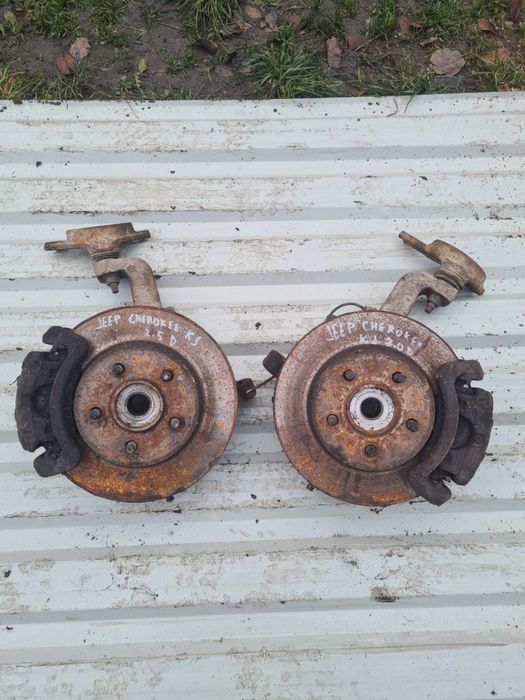 Цапфа ступиця ричаг Jeep Cherokee KJ 2.5 Джип Черокі