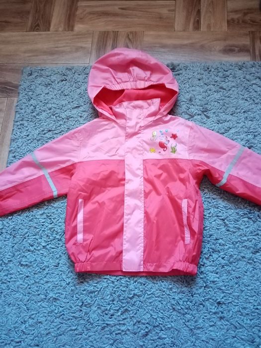 Kurtka przeciwdeszczowa 104