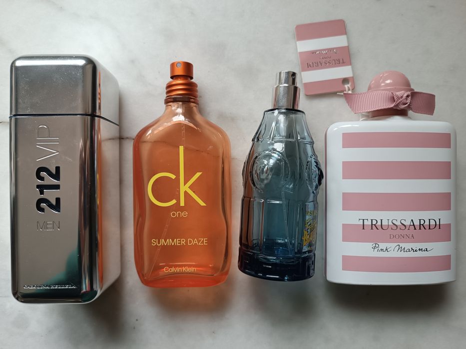 Ofereço 4 frascos perfume colecção
