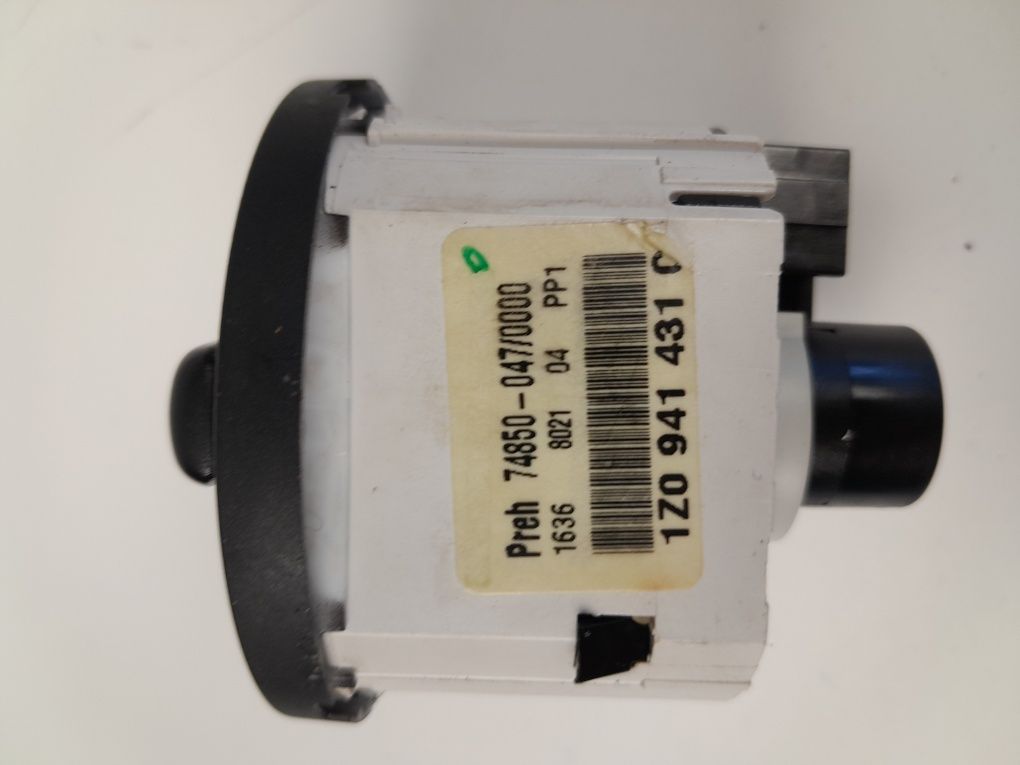 Перемикач світла Skoda Octavia A5 2004-2013p Переключатель свята А5