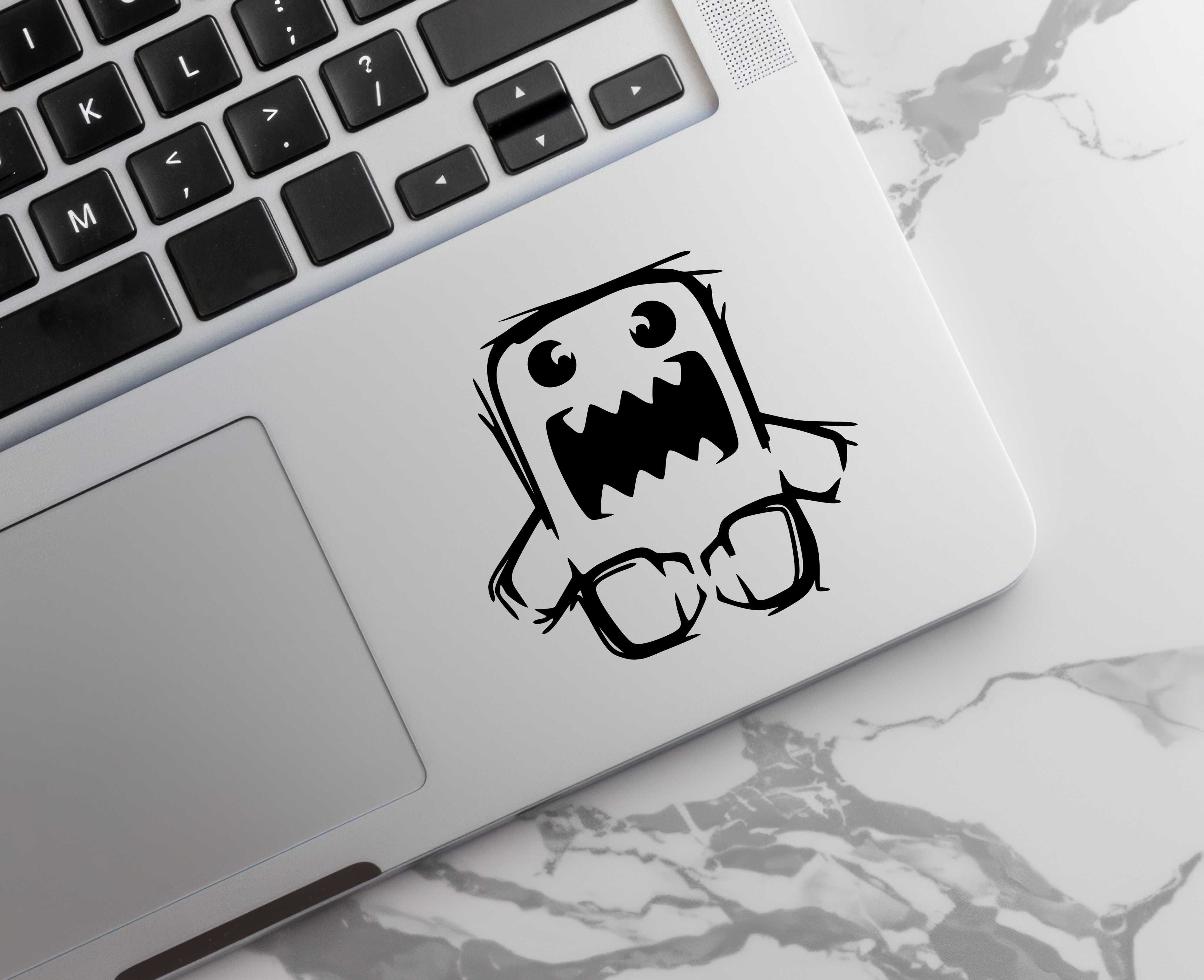 Naklejka POTWOREK SCARED - na laptopa, zderzak, lusterko, kask, szybę
