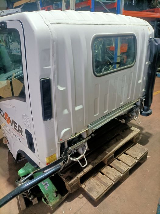 Cábine Isuzu estreita