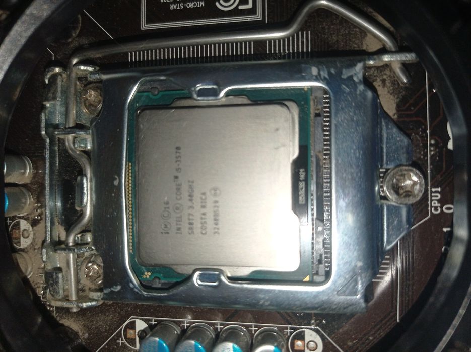 Материнська плата процесор