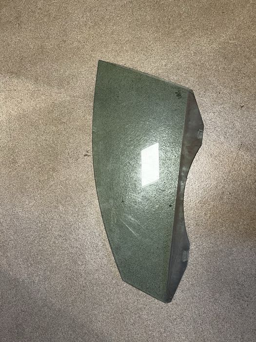 Szyba lewa przednia passat b6