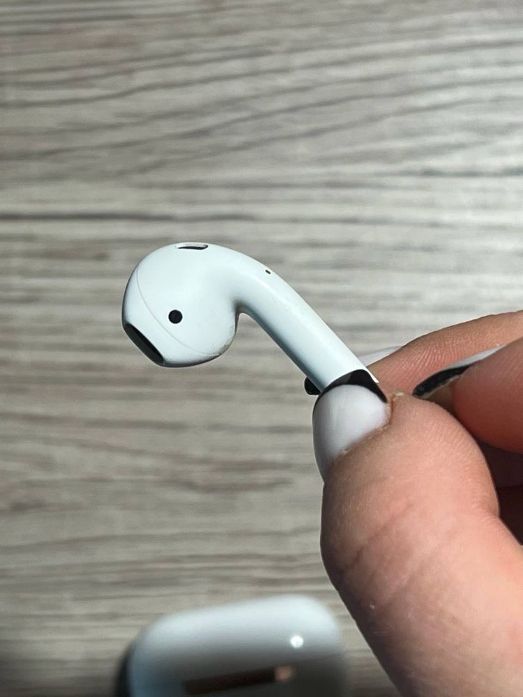 Наушники Airpods 2 оригінал. 1 не працює