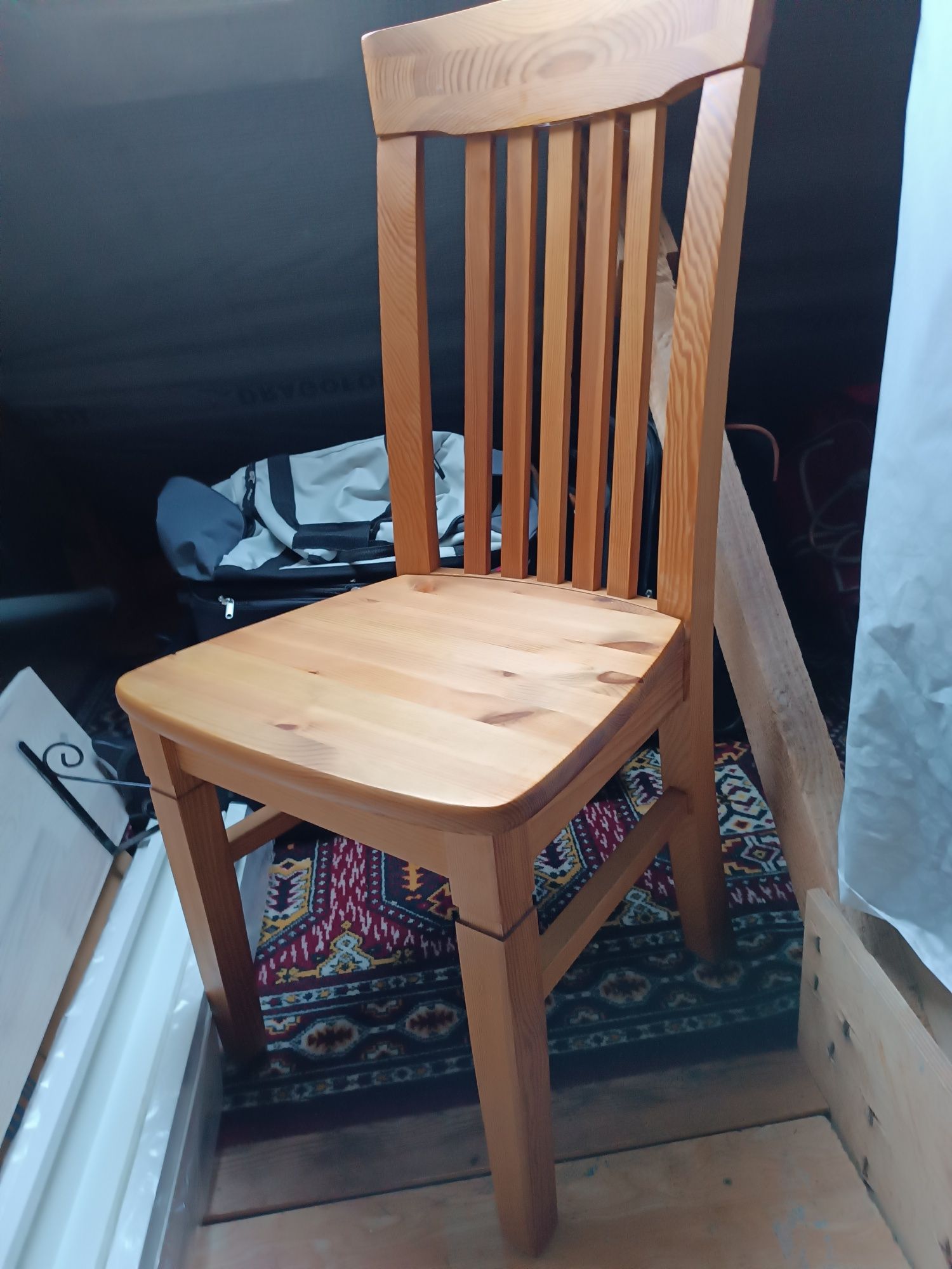 6 krzeseł z drewna sosnowego sprzedam
