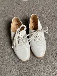 Białe buty chłopięce 27