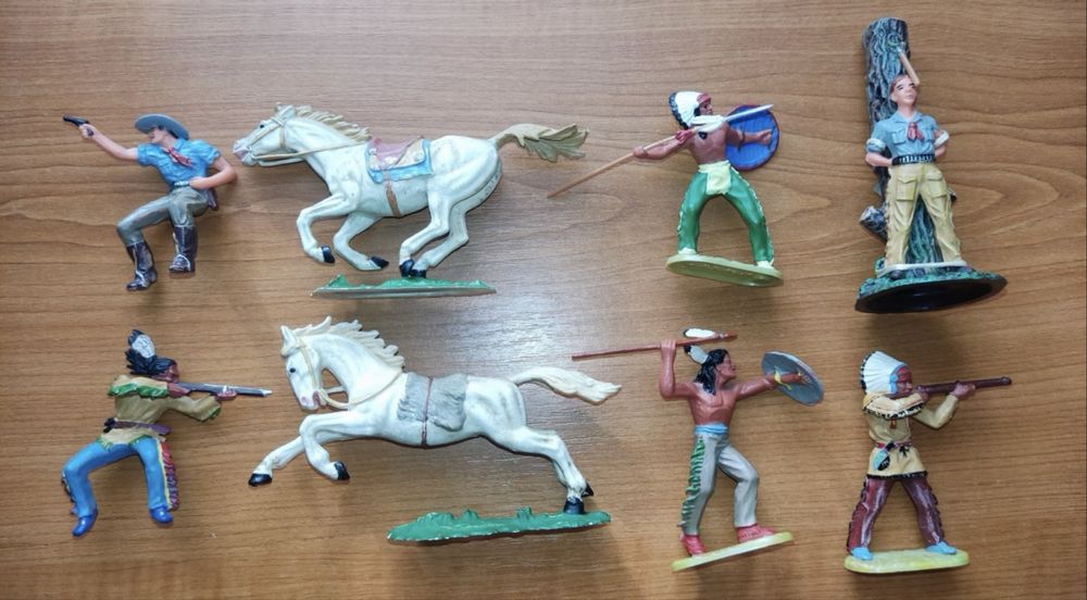 Фигурки индейцев и ковбоев Эластолин