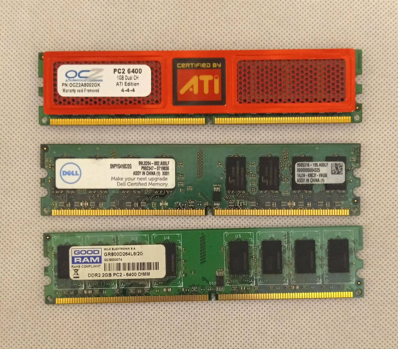 • Оперативна пам'ять • DDR2 2+2+1 ГБ •