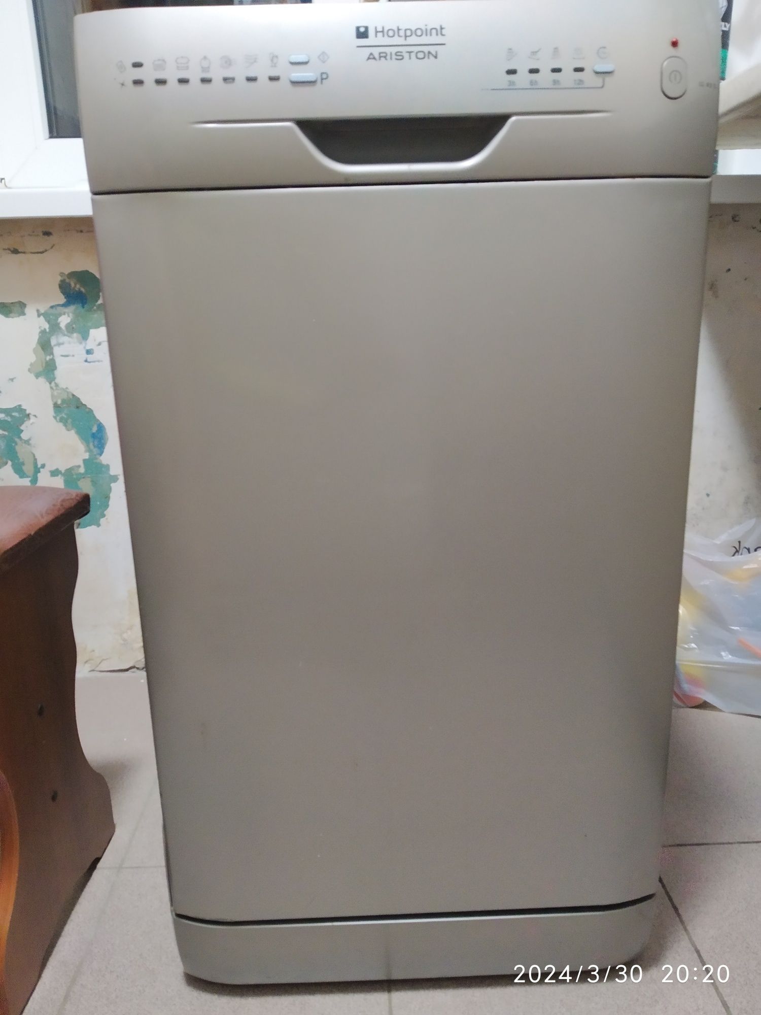 Посудомийна машина Hotpoint Aristo LL 43 S