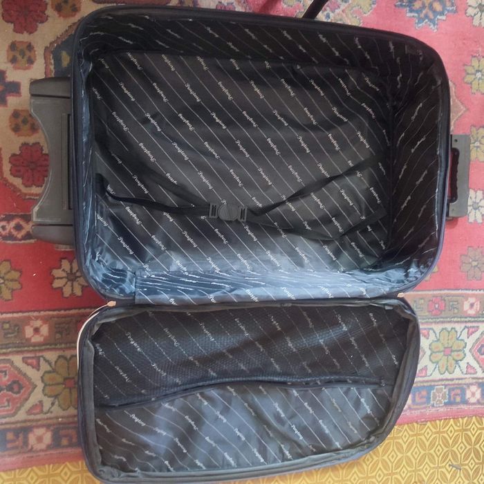 Продам чемодан дорожный