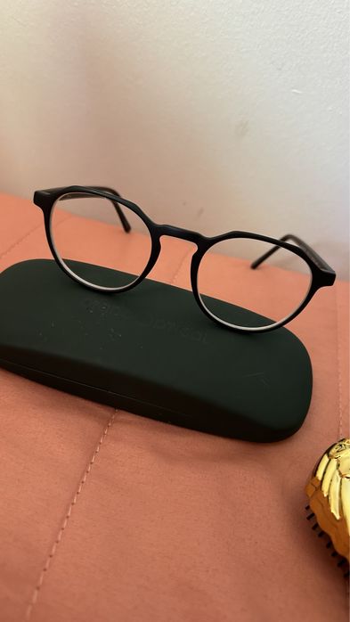 Armação preta da seen