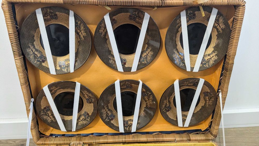 Сервиз кофейный в корзине