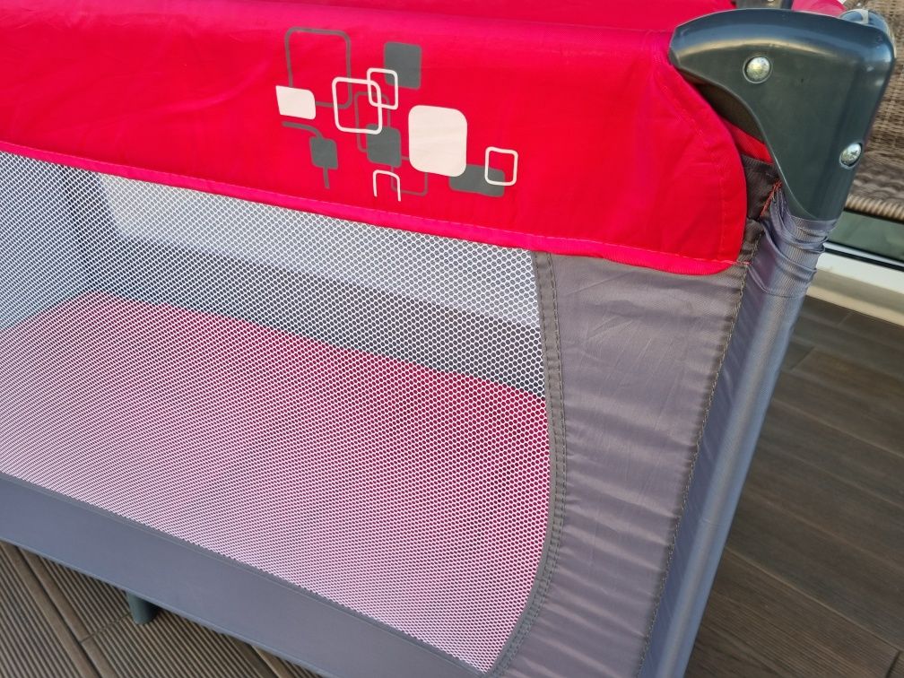 Cama de viagem impecável